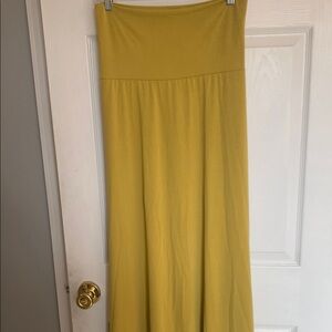 Lularoe maxi skirt size 2x in a mustard yellow low color with tags